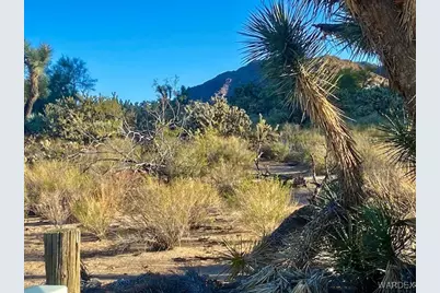 11751 S Carrow Road, Yucca, AZ 86438 - Photo 10