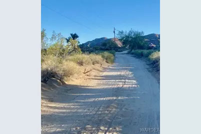 11751 S Carrow Road, Yucca, AZ 86438 - Photo 12