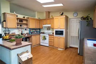 7190 E Red Barrel Rd, Yucca, AZ 86438 - Photo 10