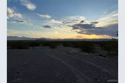 3834 Collins Drive, Golden Valley, AZ 86413 - Photo 2