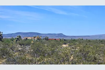5558 E Red Barrel Road, Yucca, AZ 86438 - Photo 2