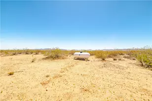 5730 W Golden Valley Dr, Golden Valley, AZ 86413 - Photo 14