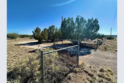 26915 W El Dorado Drive, Seligman, AZ 86337 - Photo 4