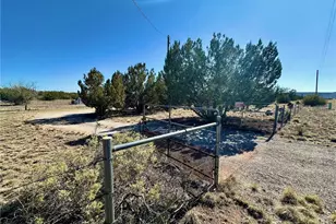 26915 W El Dorado Dr, Seligman, AZ 86337 - Photo 4