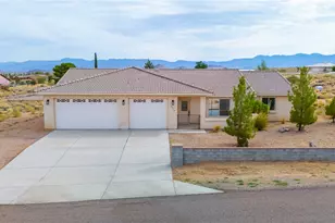 9318 N Broken Saddle Dr, Kingman, AZ 86409 - Photo 2