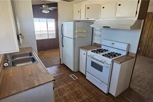 7507 W Shinarump Dr, Golden Valley, AZ 86413 - Photo 8