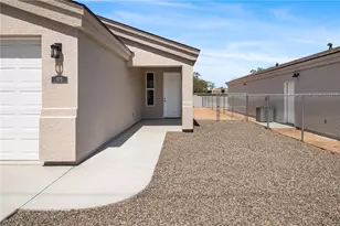875 E Beverly Ave, Kingman, AZ 86409 - Photo 2
