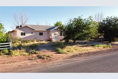 245 W Warren Avenue, Colorado City, AZ 86021 - Photo 6