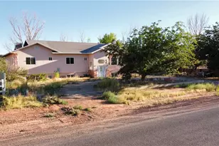 245 W Warren Ave, Colorado City, AZ 86021 - Photo 6