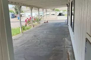 594 Holly St, Bullhead City, AZ 86442 - Photo 2