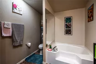 3549 N Gln Cyn Rd, Golden Valley, AZ 86413 - Photo 16