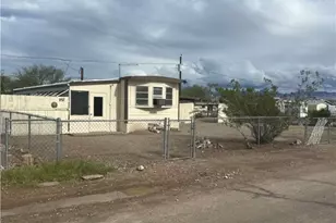 927 Sandy Beach Dr, Bullhead City, AZ 86442 - Photo 2