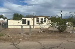 927 Sandy Beach Dr, Bullhead City, AZ 86442 - Photo 1