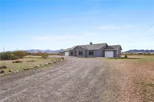 917 S Escuela Rd, Golden Valley, AZ 86413 - Photo 28