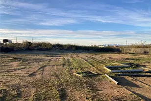 6112 Gladys Dr, Golden Valley, AZ 86413 - Photo 4