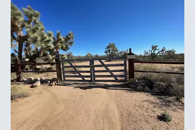 20810 S Cheyenne Road, Yucca, AZ 86438 - Photo 1