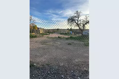 562 Park St, Kingman, AZ 86402 - Photo 2
