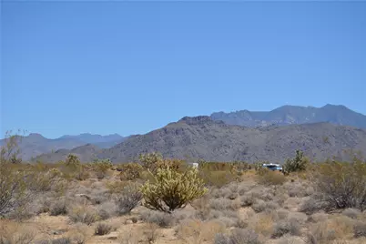 11872 S Date Creek Road, Yucca, AZ 86438 - Photo 2