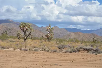 11872 S Date Creek Road, Yucca, AZ 86438 - Photo 54