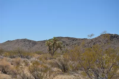 11872 S Date Creek Road, Yucca, AZ 86438 - Photo 12