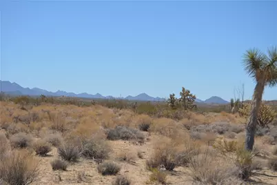 11872 S Date Creek Road, Yucca, AZ 86438 - Photo 10