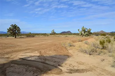 11872 S Date Creek Road, Yucca, AZ 86438 - Photo 46