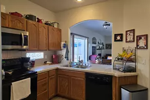 992 Andy Ln, Bullhead City, AZ 86442 - Photo 2