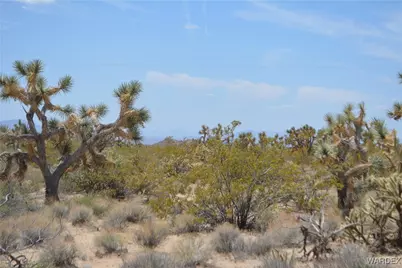 2279 E Margaret Road, Yucca, AZ 86438 - Photo 14