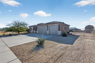 6696 W Brook Dr, Golden Valley, AZ 86413 - Photo 2