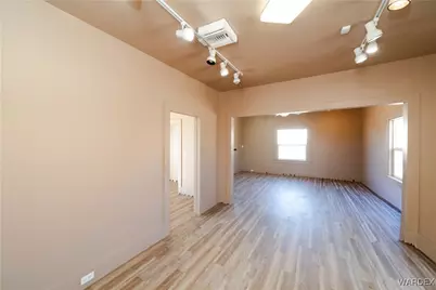 310 E Oak Street, Kingman, AZ 86401 - Photo 10