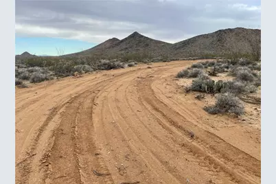 1 S Desert View Road, Yucca, AZ 86438 - Photo 12