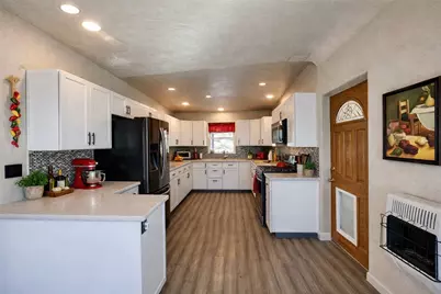 21422 S Appaloosa Road, Yucca, AZ 86438 - Photo 14