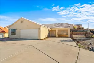 1863 E La Entrada Pl, Fort Mohave, AZ 86426 - Photo 2