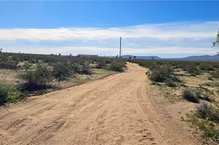 20063 S Dale Evans Rd, Yucca, AZ 86438 - Photo 38