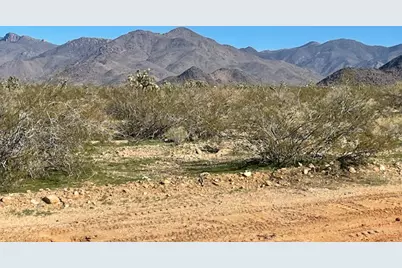 10 S Mary Pl., Yucca, AZ 86438 - Photo 2