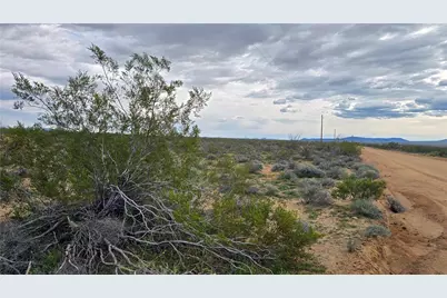 586 S Gene Autry Road, Yucca, AZ 86438 - Photo 6