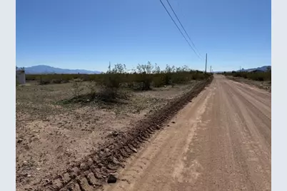 1066 S Concho Road, Golden Valley, AZ 86413 - Photo 1