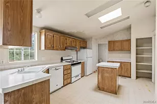 2389 Castle Rock Cir, Bullhead City, AZ 86442 - Photo 10