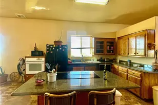 21477 S Sundance Kid Rd, Yucca, AZ 86438 - Photo 16