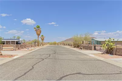 49566 Topaz Avenue, Quartzsite, AZ 85346 - Photo 34