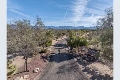 14158 S Calabasas Road, Yucca, AZ 86438 - Photo 2