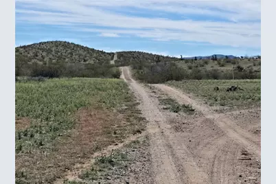 001 N Kanyr Road, Dolan Springs, AZ 86441 - Photo 22