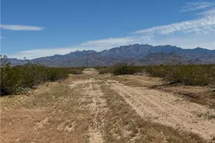 5043 Encanto Dr, Golden Valley, AZ 86413 - Photo 1
