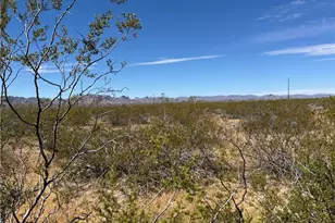 08025 W Encanto Dr, Golden Valley, AZ 86413 - Photo 1