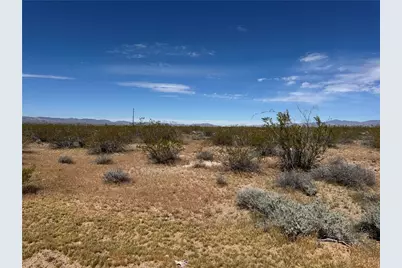 08025 W Encanto Dr, Golden Valley, AZ 86413 - Photo 2
