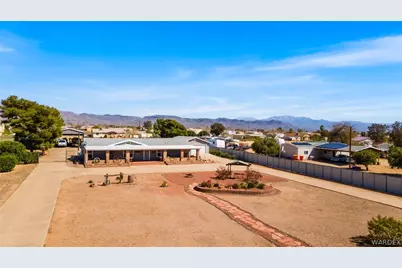 672 S Salt Road, Golden Valley, AZ 86413 - Photo 2