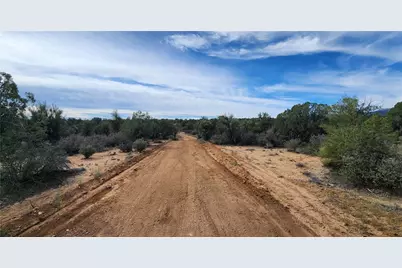 10116 E Hidden Valley Road, Kingman, AZ 86401 - Photo 10