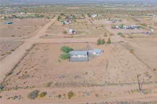 860 S Derby Cir, Golden Valley, AZ 86413 - Photo 6