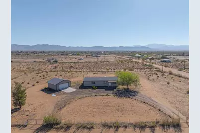 860 S Derby Circle, Golden Valley, AZ 86413 - Photo 2