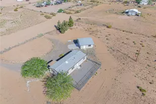 860 S Derby Cir, Golden Valley, AZ 86413 - Photo 4